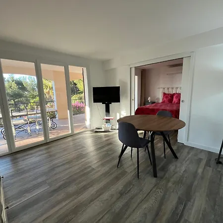 Bas De Villa, Vue Mer, Terrasse, Clim, Piscine