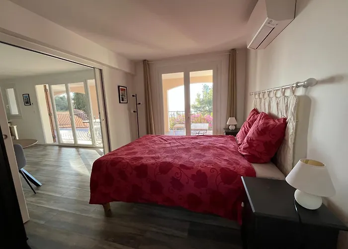 Bas De Villa, Vue Mer, Terrasse, Clim, Piscine アパート ツーロン